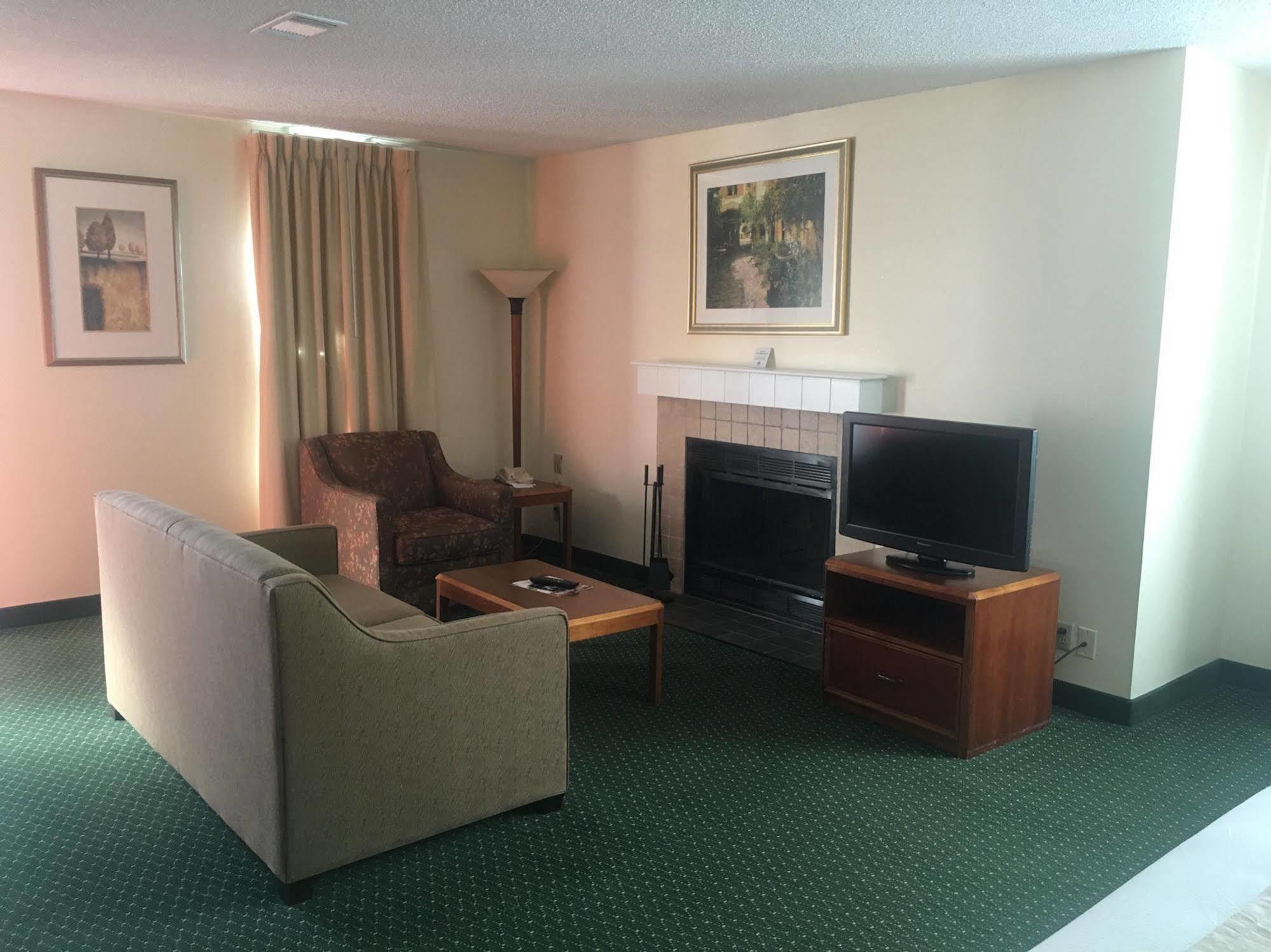 Fairbridge Inn & Suites - Akron Copley Township - West Экстерьер фото
