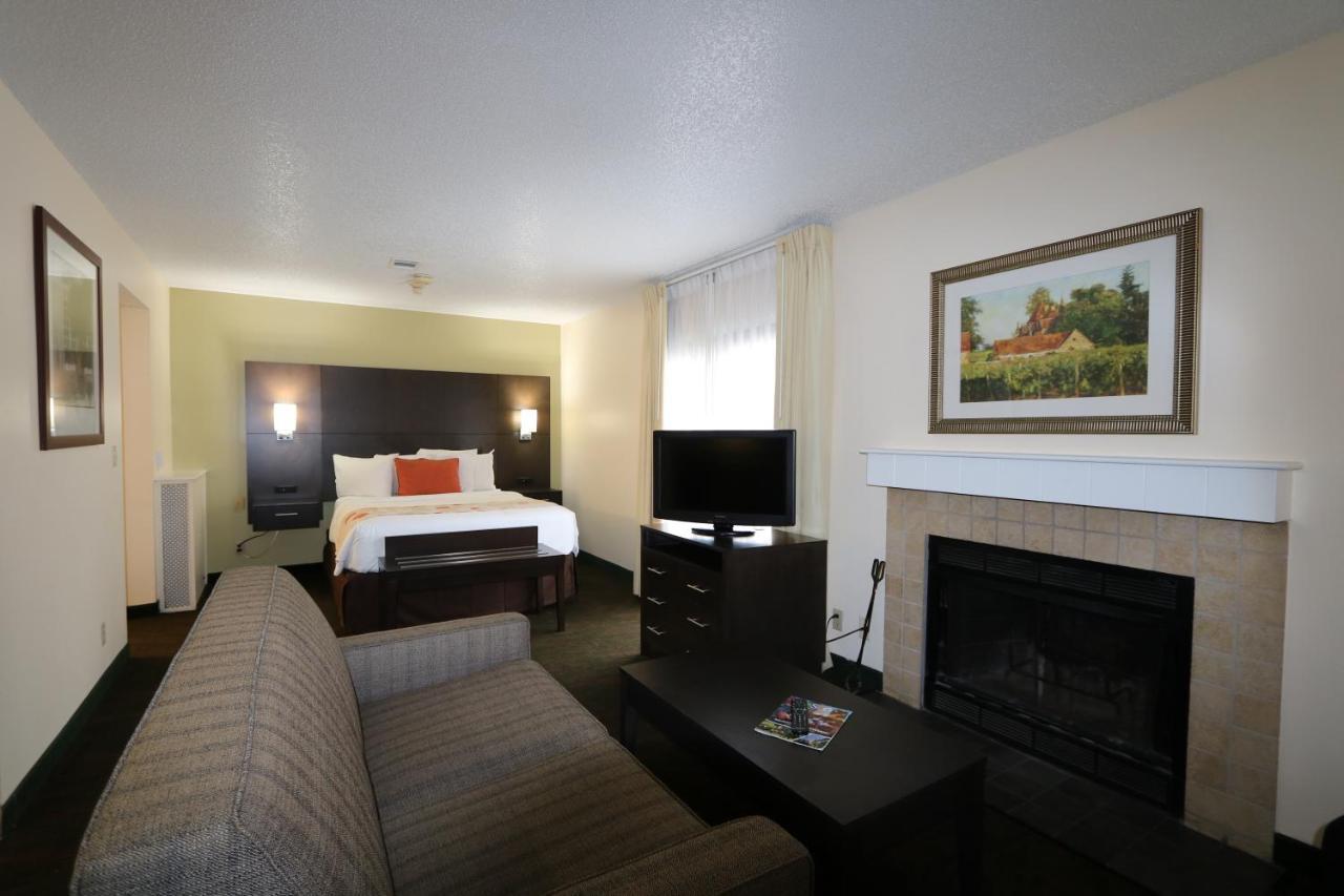 Fairbridge Inn & Suites - Akron Copley Township - West Номер фото