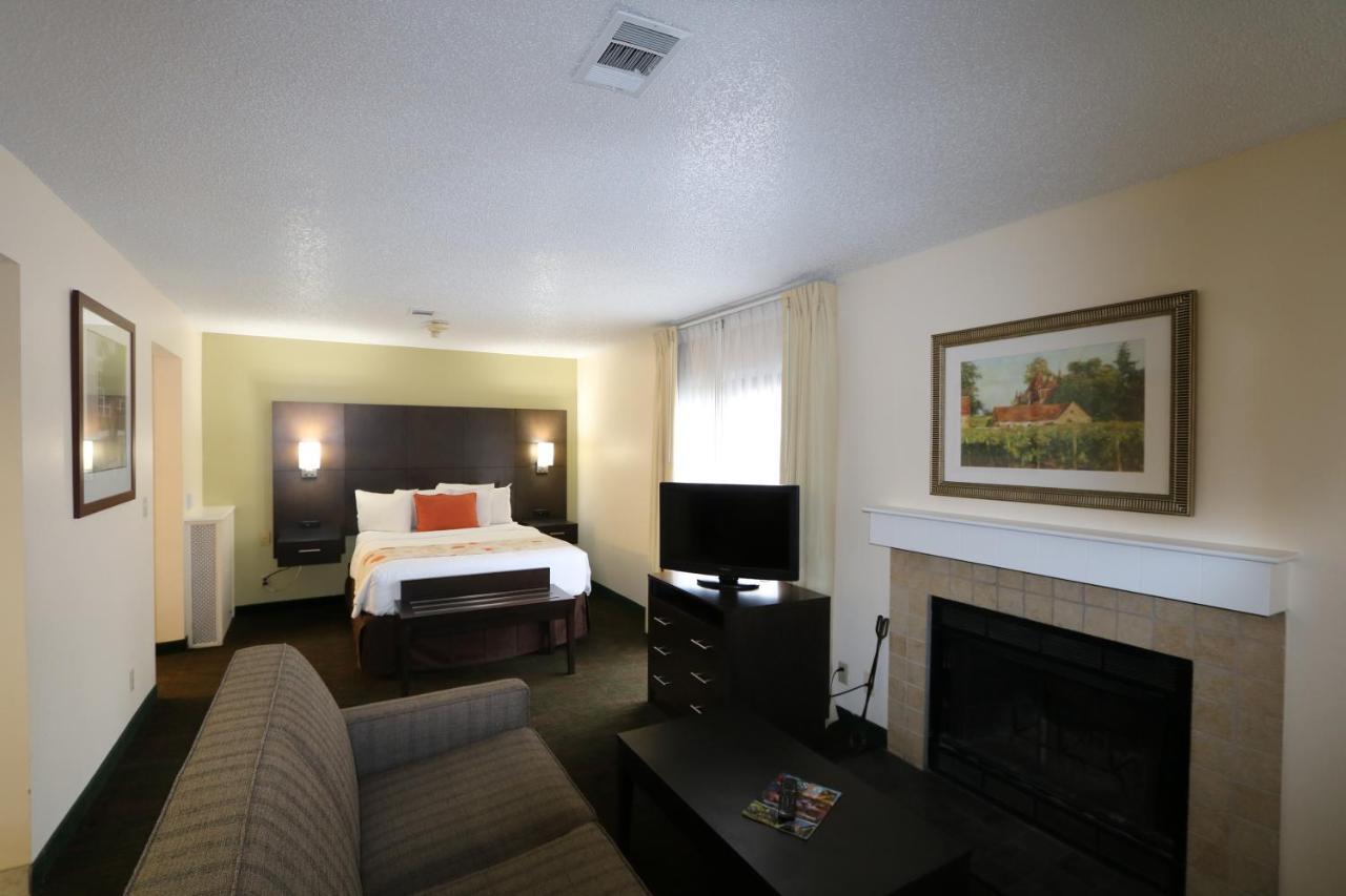 Fairbridge Inn & Suites - Akron Copley Township - West Номер фото